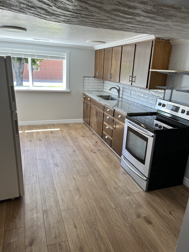 Kitchen - 3649 N 900 W Unidad C