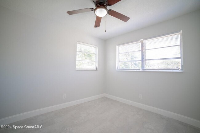 Photo - 230 W Towne Pl