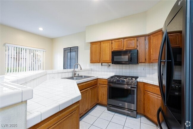 Building Photo - 5225 W Reno Ave Unit 137 Rental