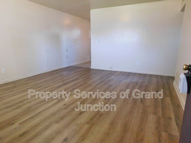 Photo - 1368 Elm Ave