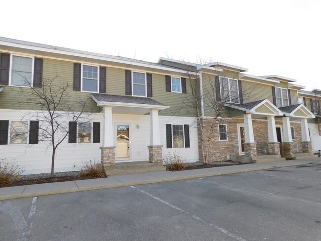 Building Photo - Modern 2-Story Townhome Condo with Resort-...