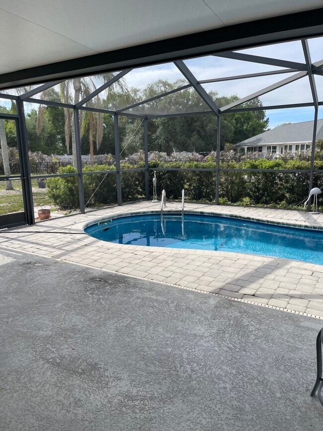 Building Photo - 420 S Brockfield Dr