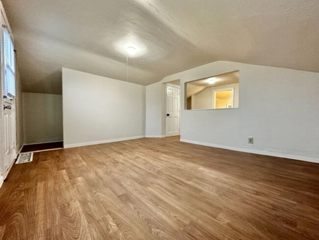 Building Photo - 1208-1210 Pine St