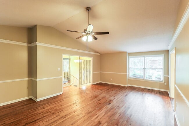 Photo - 800 Dunwoody Ln