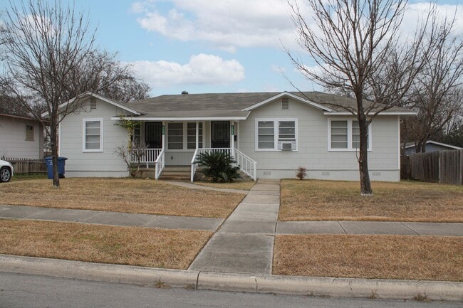 Building Photo - 2 BEDROOM DUPLEX