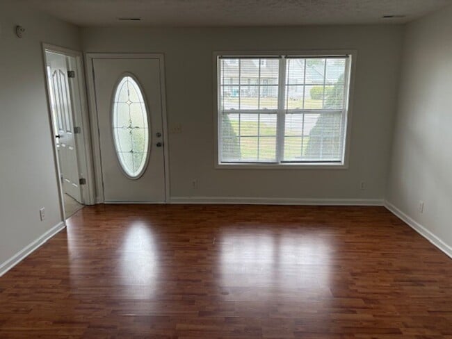 Photo - 122 Stonefield Cir