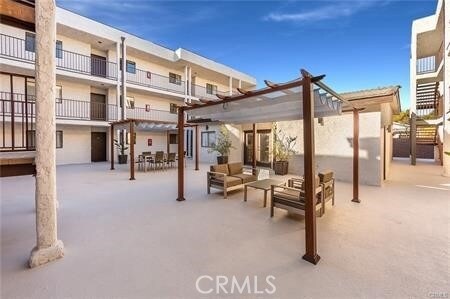 Photo - 835 E Lomita Ave Unidad 204 Rental