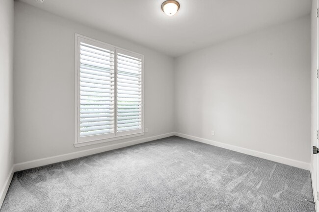 Photo - 32336 Noble Crk Dr