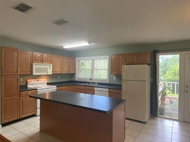 Photo - 1922 Sunset Ln