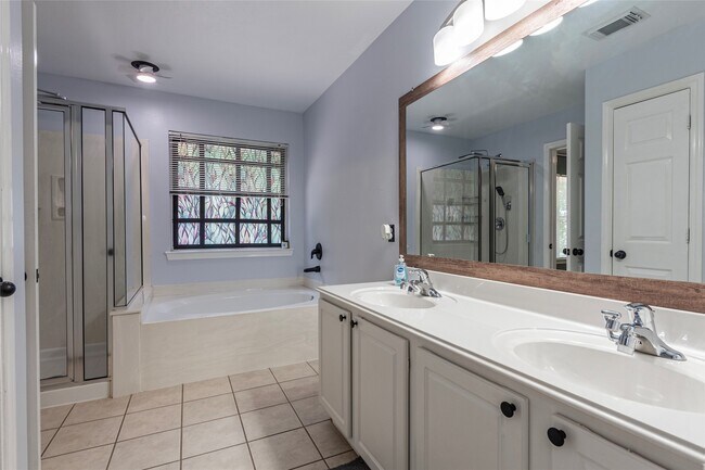 Photo - 336 Capella Oaks Ln