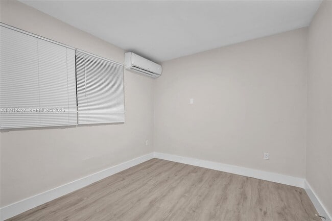 Photo - 3030 NW 16th St Unidad 3