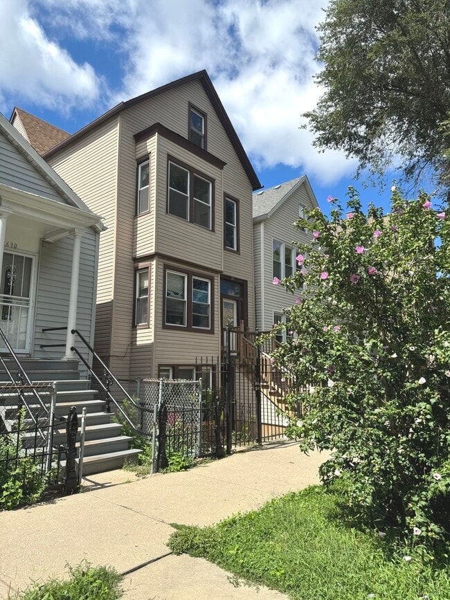 Building Photo - 1632 N Fairfield Ave Unit 2 Rental