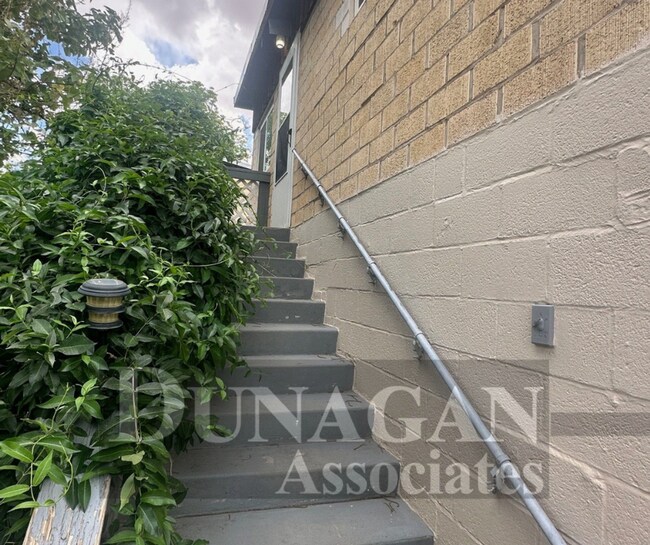 Building Photo - 505 N Halagueno St