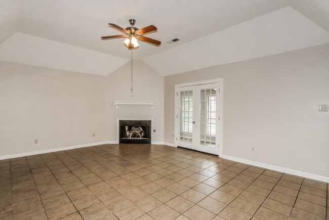 Photo - 5818 Southbend Ln