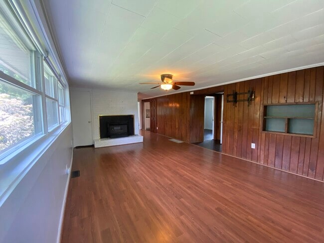 Photo - 206 Summer St House