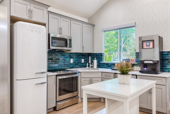 Larkspur Woods Apartment Homes