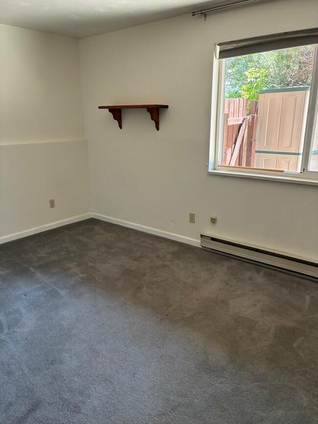 Building Photo - 2606 Juniper Ave Unit Willow Springs