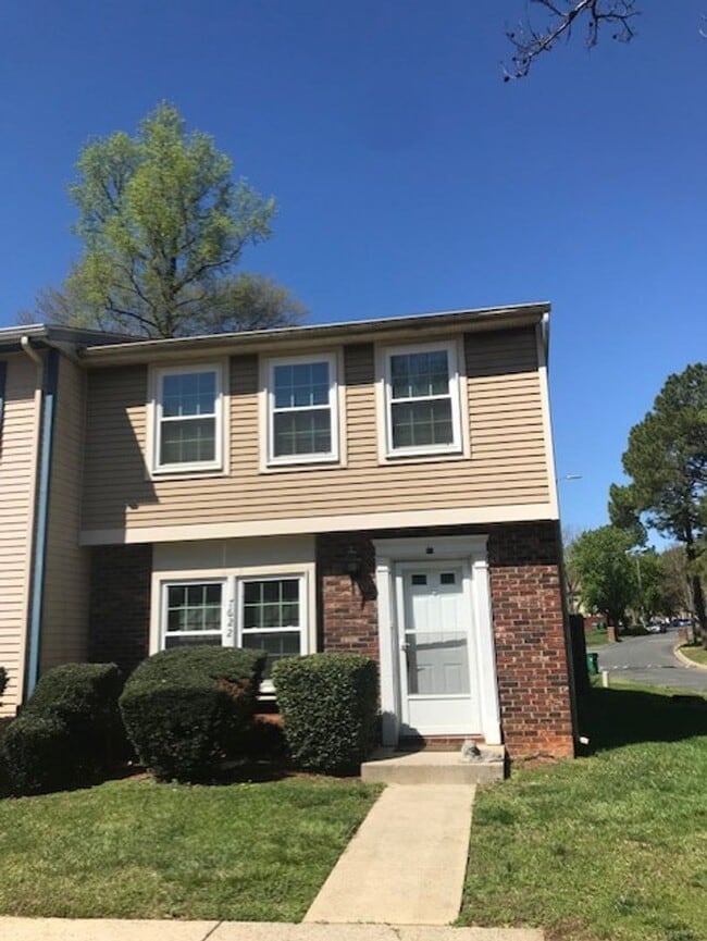 Photo - Coming Soon! Three Bedroom Townhome!!