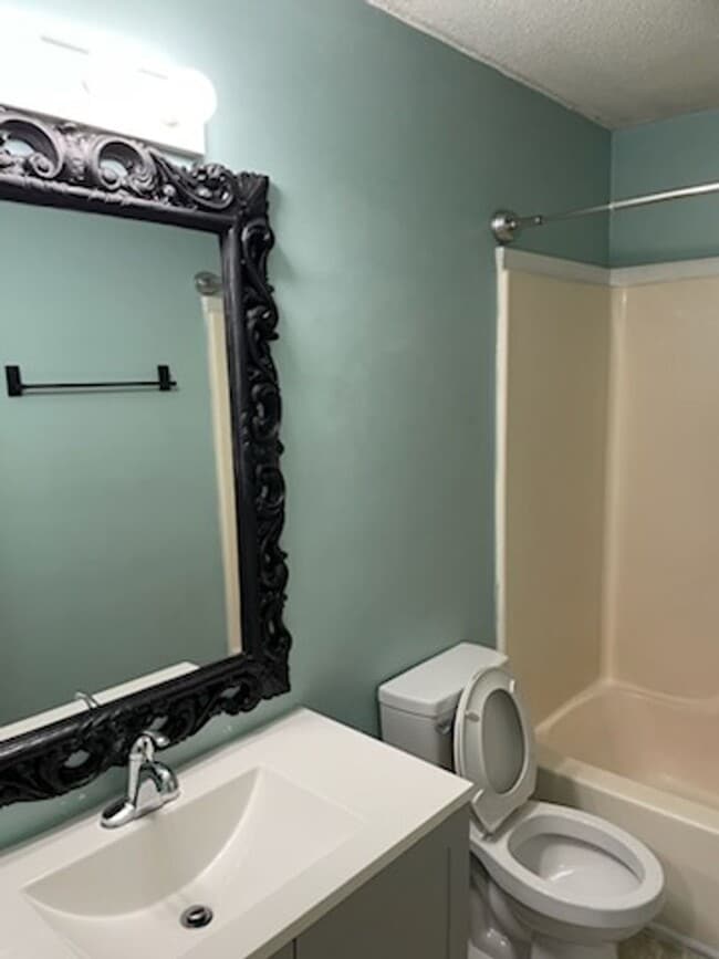 Photo - HAMILTON CIRCLE 1154-1156 Unit 1154