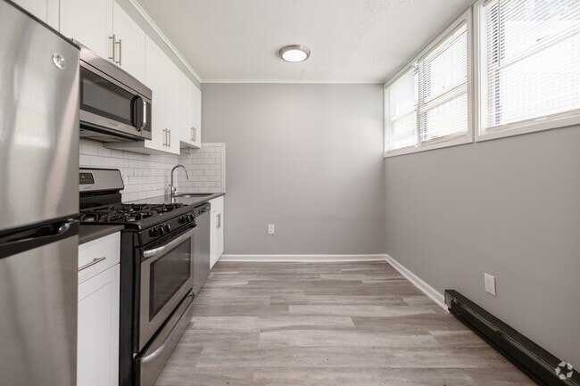Studio - 443SF - Kitchen - Cortlandt Living