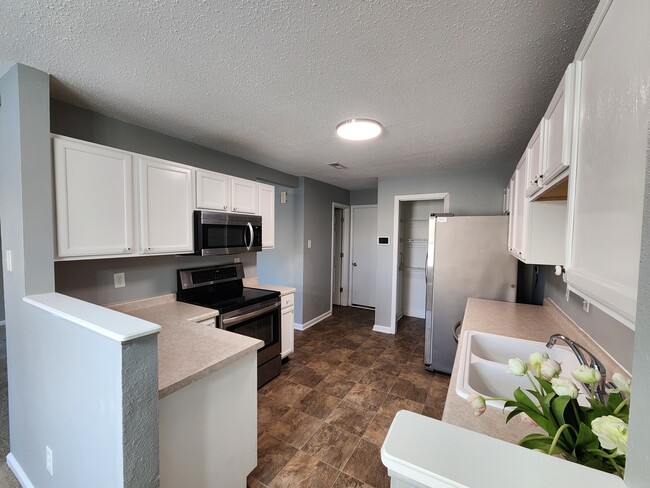 Photo - 16706 Aulton Dr