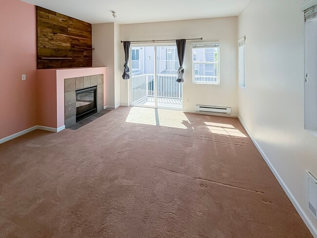 Building Photo - Beautiful North Creek Condo
