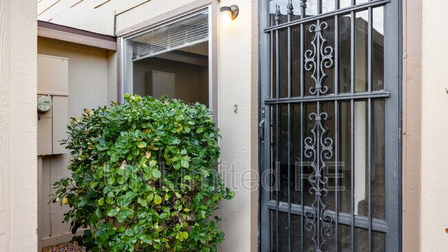 Photo - 1637 Canada Crescent Casa Adosada