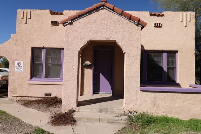 Building Photo - VINTAGE HOME WITH HUGE BACKYARD AND A UNIQ...