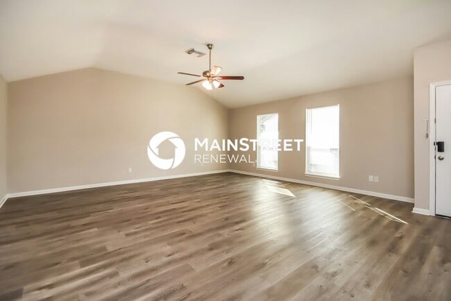 Photo - 3 Bedroom Pet-Friendly Home in Missouri City, TX with Main Street Renewal