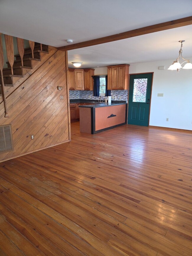 Photo - Louisville 37777 - 3 bedroom, 2 bath home - Contact Shelly Gunion (865) 755-7678