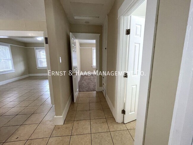 Photo - 512 Almond Ave