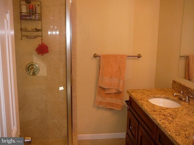 Photo - 231 Vine Pl