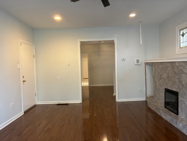 Photo - 8144 S Marshfield Ave Unidad 1
