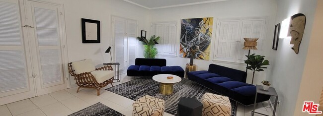 Photo - 137 N Sycamore Ave Unidad 2