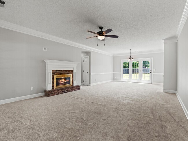 Photo - 105 Dorchester Ln