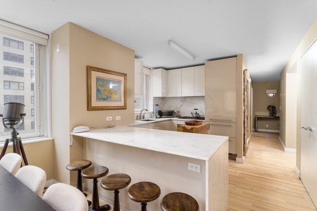 Photo - 322 W 57th St