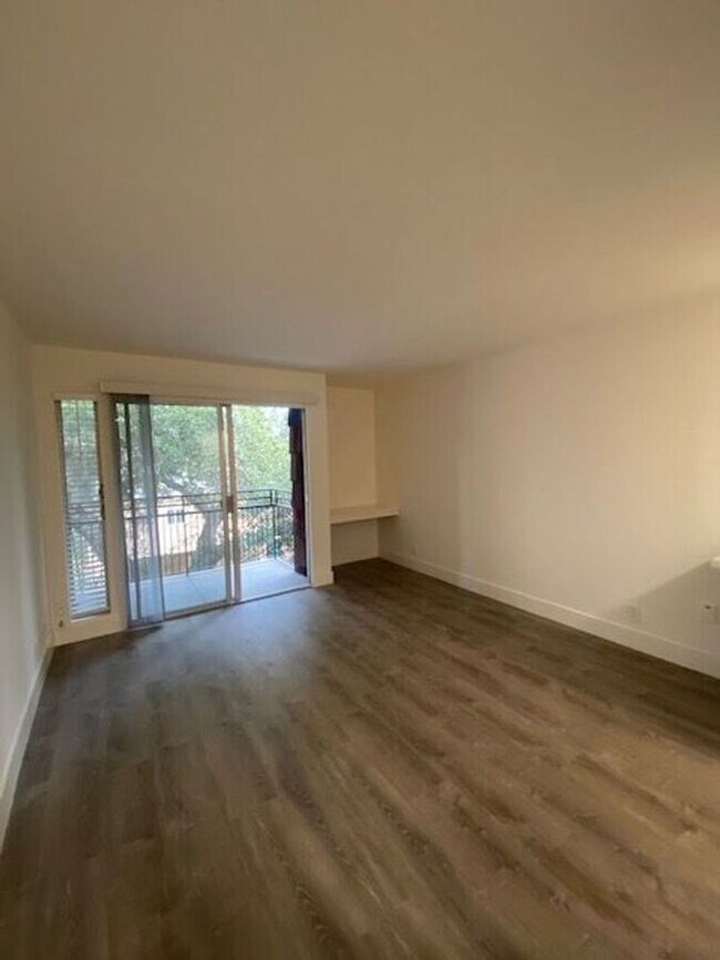 Building Photo - 2309 Blake St Unit 314