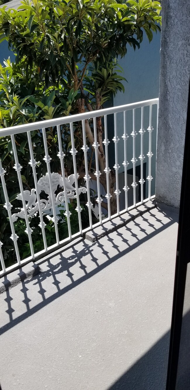 Balcón - 1438 E 8th St Unidad Charming 2 bedroom