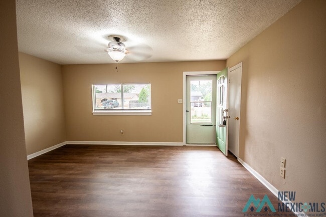 Photo - 1704 Laura Ln