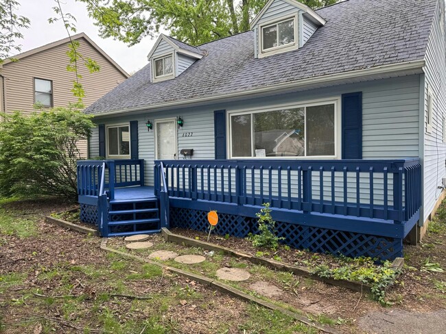 Building Photo - 6022 Clover Ln
