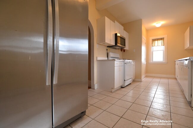 Building Photo - 3 Washburn Ter Unit 1