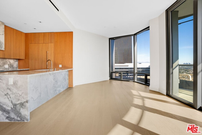 Photo - 211 Elm Ct Unit 16B