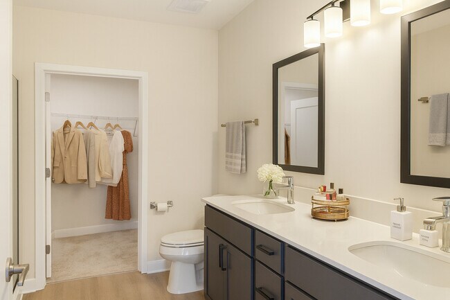 Photo - 250 McHenry Rd