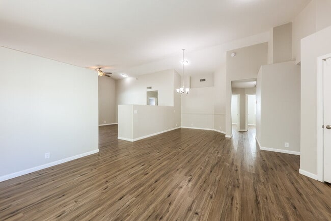 Photo - 8936 W Fullam St