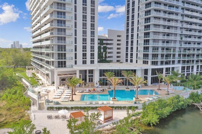 Building Photo - 16385 Biscayne Blvd Unit 2103