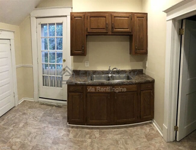 Photo - 939 Tamarack Ave NW