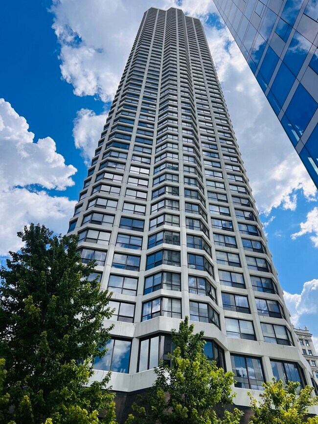 Building Photo - 405 N Wabash Ave Rental