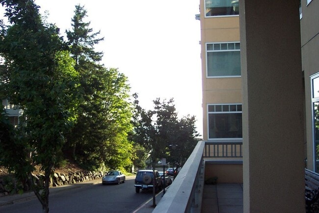 Photo - Gorgeous 1-BR + Den, Downtown Kirkland Condo, Steps to the Lake! Unit 225