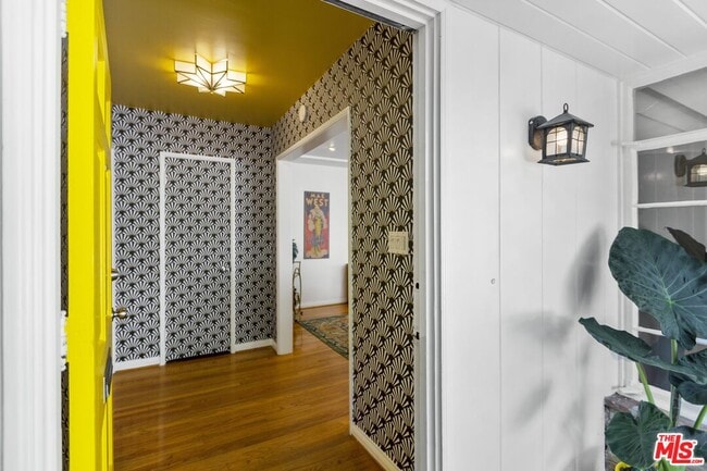 Photo - 2867 Beachwood Dr