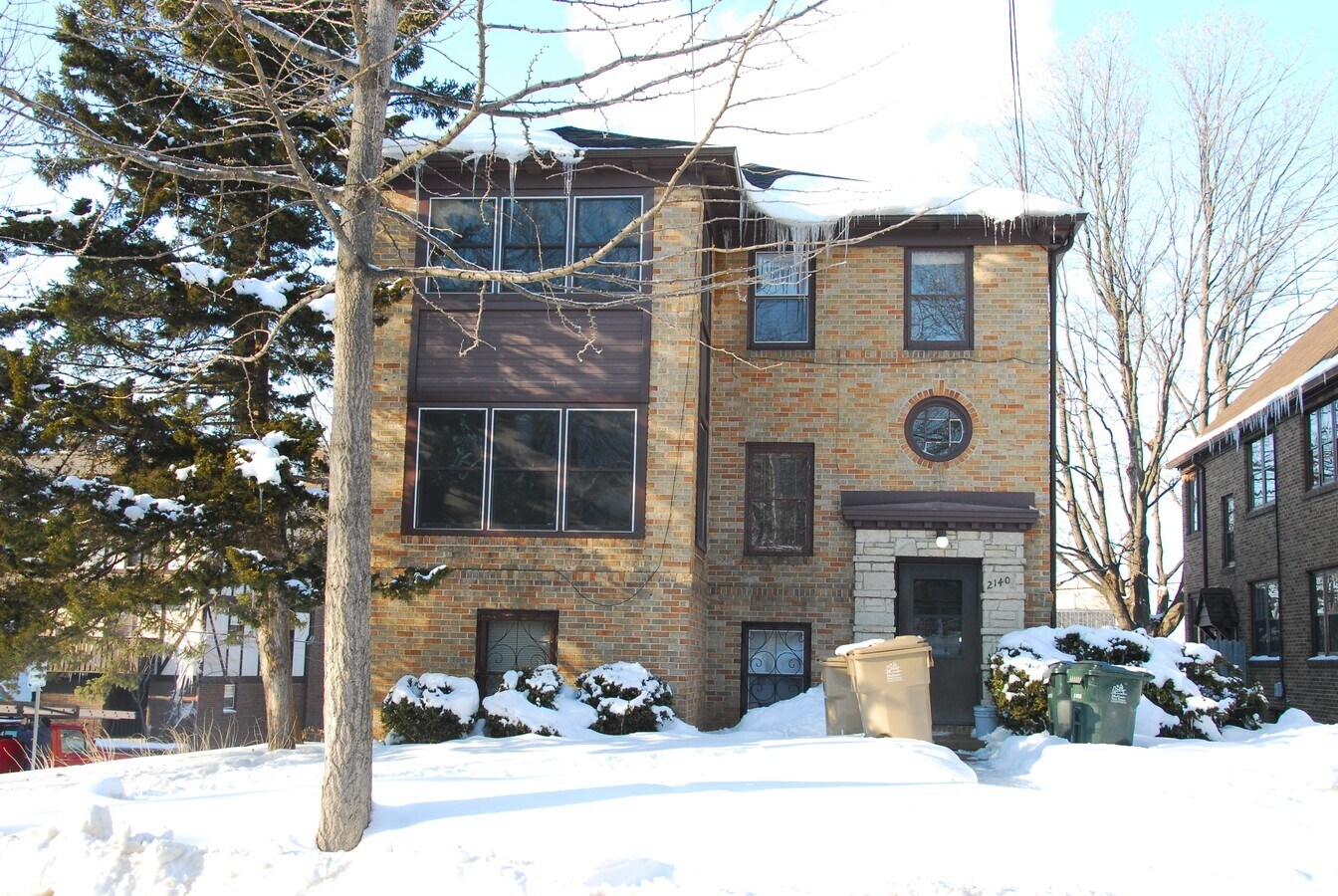 Photo - 2140 Kendall Ave